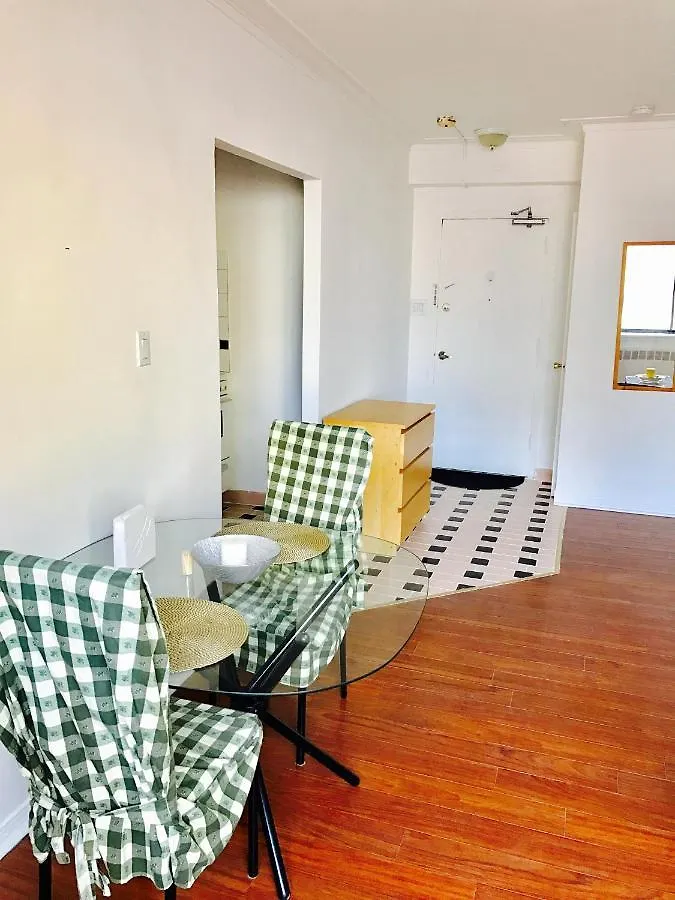 Stylish Montreal Apartment: Comfortable Stay In The Golden Square Mile Апартаменты